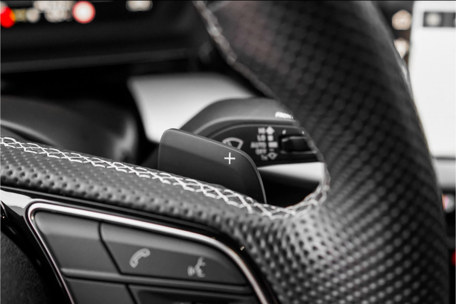 Audi A3 Sportback 35 TFSI S Edition Pano Zwart Optiek Leder 19"