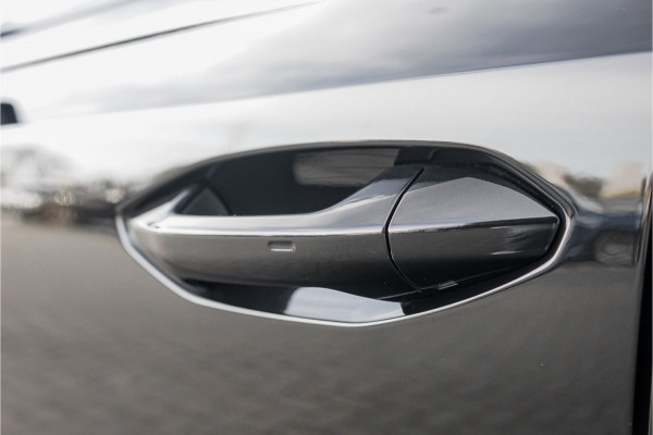 Audi A3 Sportback 35 TFSI S Edition Pano Zwart Optiek Leder 19"