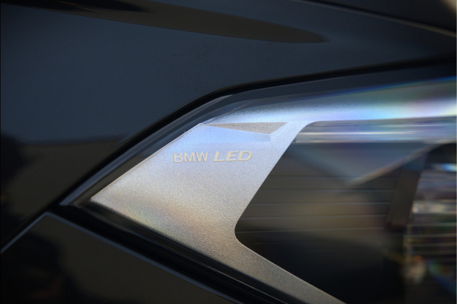 BMW X1 xDrive25e eDrive Edition M Sport | Panoramadak | Leer | Head-Up Display | Camera | Shadowline | Keyless | Cruise Control | Navigatie Prof. | Stoelverwarming | Elek. Achterklep | Ambiance Verlichting