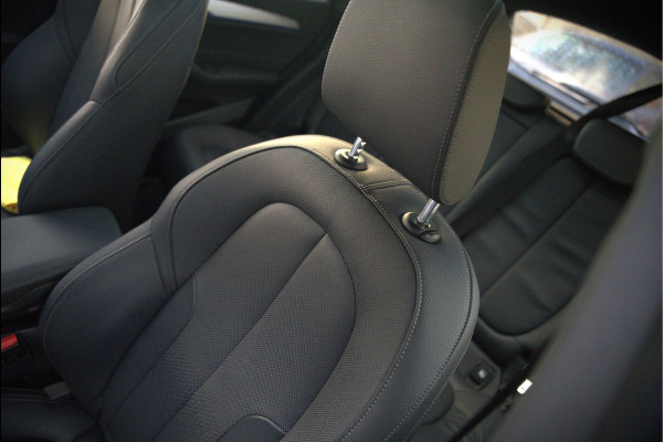 BMW X1 xDrive25e eDrive Edition M Sport | Panoramadak | Leer | Head-Up Display | Camera | Shadowline | Keyless | Cruise Control | Navigatie Prof. | Stoelverwarming | Elek. Achterklep | Ambiance Verlichting