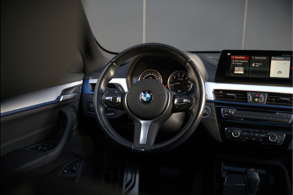 BMW X1 xDrive25e eDrive Edition M Sport | Panoramadak | Leer | Head-Up Display | Camera | Shadowline | Keyless | Cruise Control | Navigatie Prof. | Stoelverwarming | Elek. Achterklep | Ambiance Verlichting