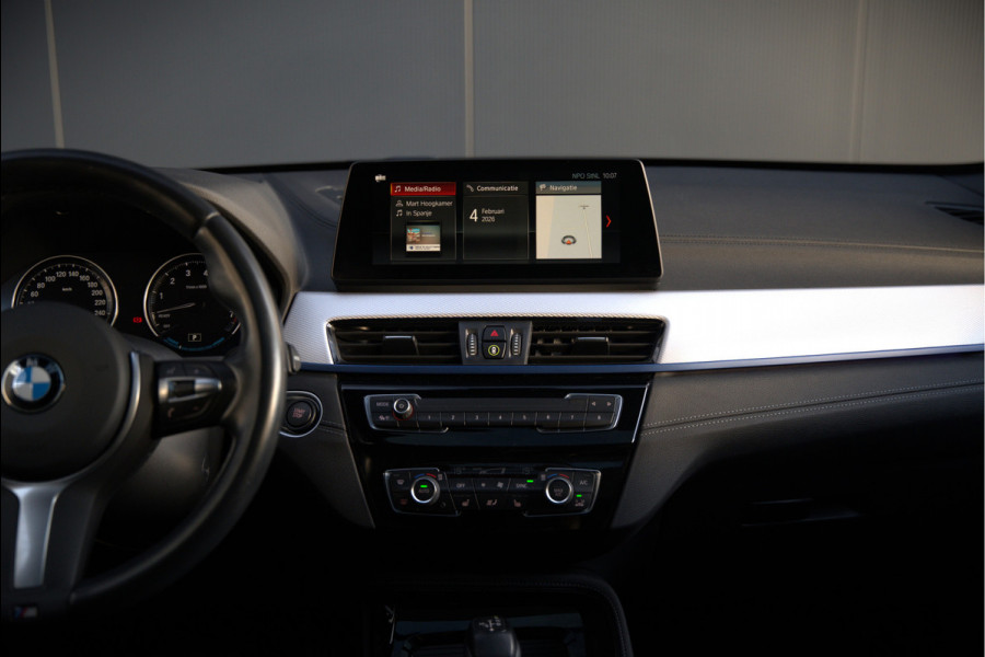 BMW X1 xDrive25e eDrive Edition M Sport | Panoramadak | Leer | Head-Up Display | Camera | Shadowline | Keyless | Cruise Control | Navigatie Prof. | Stoelverwarming | Elek. Achterklep | Ambiance Verlichting