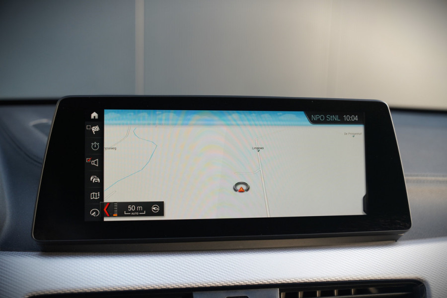 BMW X1 xDrive25e eDrive Edition M Sport | Panoramadak | Leer | Head-Up Display | Camera | Shadowline | Keyless | Cruise Control | Navigatie Prof. | Stoelverwarming | Elek. Achterklep | Ambiance Verlichting