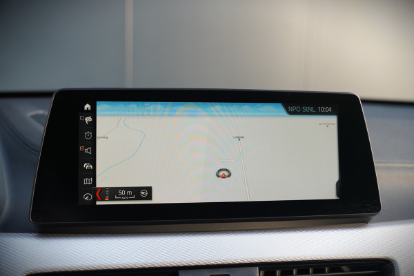 BMW X1 xDrive25e eDrive Edition M Sport | Panoramadak | Leer | Head-Up Display | Camera | Shadowline | Keyless | Cruise Control | Navigatie Prof. | Stoelverwarming | Elek. Achterklep | Ambiance Verlichting