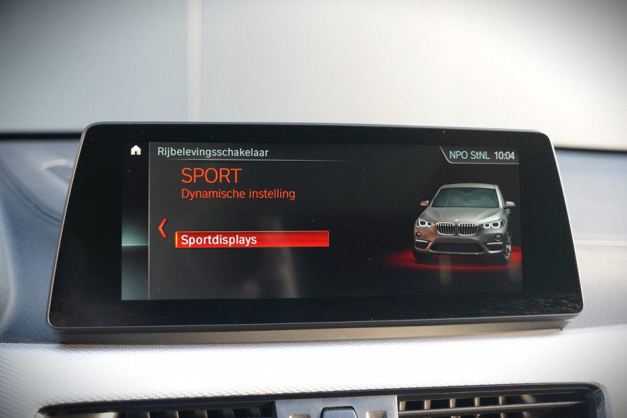 BMW X1 xDrive25e eDrive Edition M Sport | Panoramadak | Leer | Head-Up Display | Camera | Shadowline | Keyless | Cruise Control | Navigatie Prof. | Stoelverwarming | Elek. Achterklep | Ambiance Verlichting