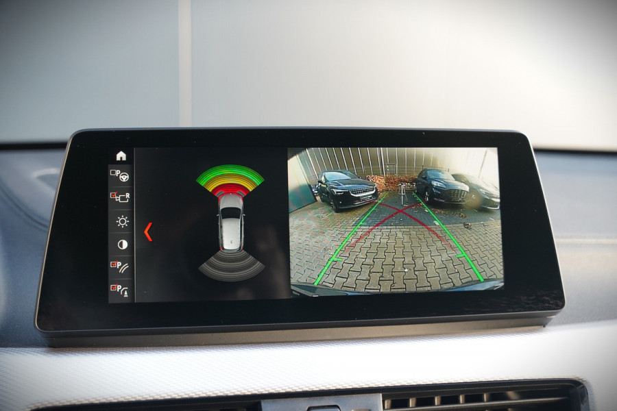 BMW X1 xDrive25e eDrive Edition M Sport | Panoramadak | Leer | Head-Up Display | Camera | Shadowline | Keyless | Cruise Control | Navigatie Prof. | Stoelverwarming | Elek. Achterklep | Ambiance Verlichting