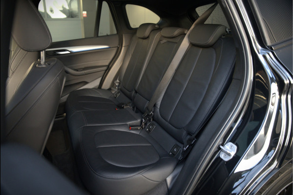 BMW X1 xDrive25e eDrive Edition M Sport | Panoramadak | Leer | Head-Up Display | Camera | Shadowline | Keyless | Cruise Control | Navigatie Prof. | Stoelverwarming | Elek. Achterklep | Ambiance Verlichting
