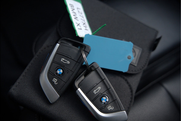 BMW X1 xDrive25e eDrive Edition M Sport | Panoramadak | Leer | Head-Up Display | Camera | Shadowline | Keyless | Cruise Control | Navigatie Prof. | Stoelverwarming | Elek. Achterklep | Ambiance Verlichting
