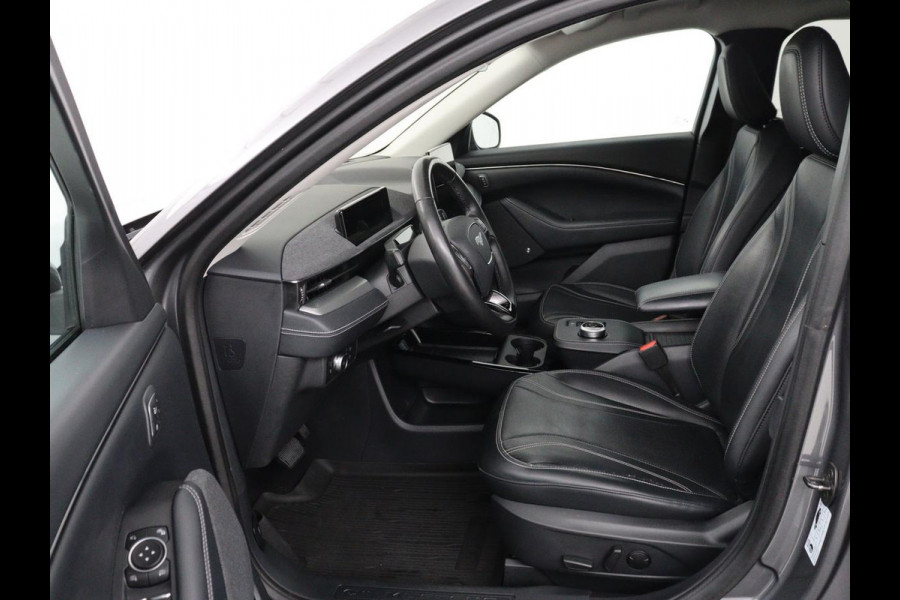 Ford Mustang Mach-E Extended RWD 98 kWh | Panoramadak | Trekhaak | Leder | Stoel & stuurverwarming | Adaptive cruise | 360 Camera | Carplay