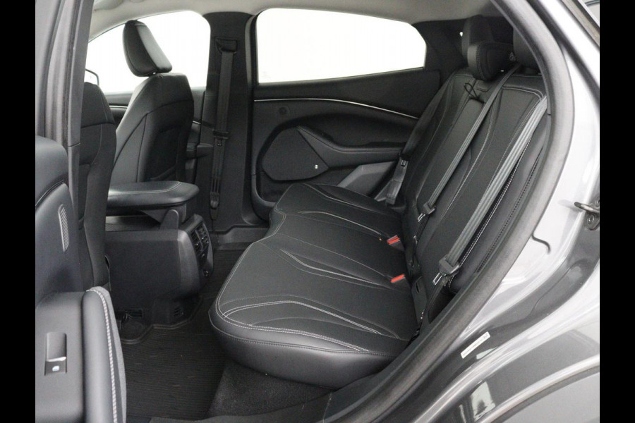 Ford Mustang Mach-E Extended RWD 98 kWh | Panoramadak | Trekhaak | Leder | Stoel & stuurverwarming | Adaptive cruise | 360 Camera | Carplay