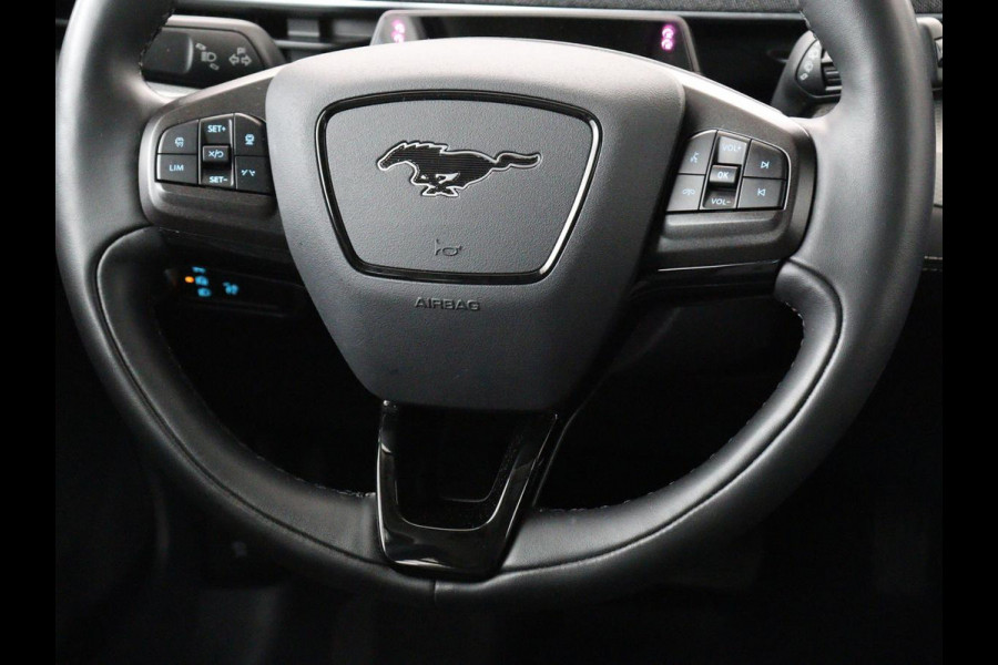 Ford Mustang Mach-E Extended RWD 98 kWh | Panoramadak | Trekhaak | Leder | Stoel & stuurverwarming | Adaptive cruise | 360 Camera | Carplay