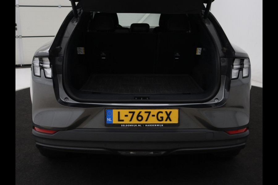 Ford Mustang Mach-E Extended RWD 98 kWh | Panoramadak | Trekhaak | Leder | Stoel & stuurverwarming | Adaptive cruise | 360 Camera | Carplay