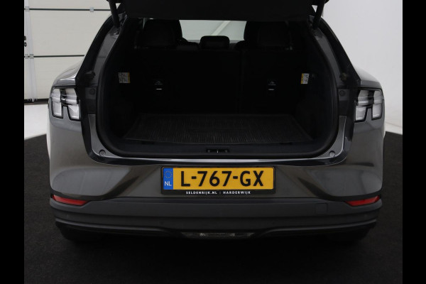 Ford Mustang Mach-E Extended RWD 98 kWh | Panoramadak | Trekhaak | Leder | Stoel & stuurverwarming | Adaptive cruise | 360 Camera | Carplay