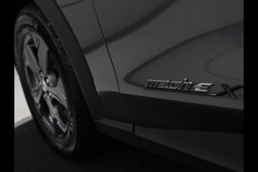 Ford Mustang Mach-E Extended RWD 98 kWh | Panoramadak | Trekhaak | Leder | Stoel & stuurverwarming | Adaptive cruise | 360 Camera | Carplay