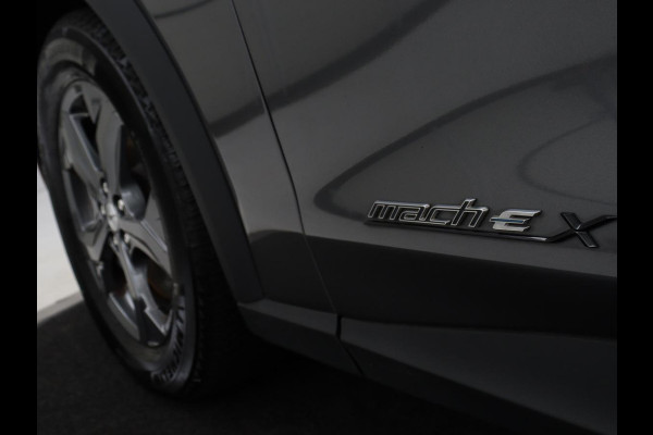 Ford Mustang Mach-E Extended RWD 98 kWh | Panoramadak | Trekhaak | Leder | Stoel & stuurverwarming | Adaptive cruise | 360 Camera | Carplay