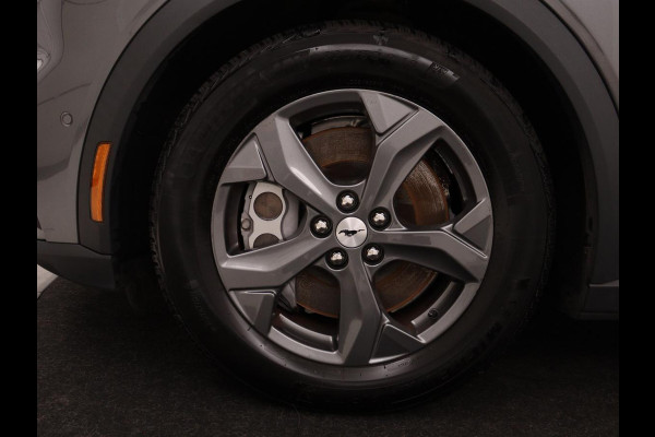 Ford Mustang Mach-E Extended RWD 98 kWh | Panoramadak | Trekhaak | Leder | Stoel & stuurverwarming | Adaptive cruise | 360 Camera | Carplay