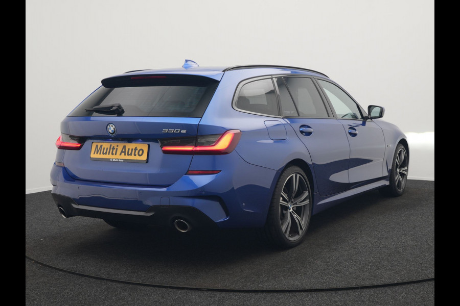 BMW 3 Serie Touring 330e M Sport PHEV 293pk Dealer O.H. | Panodak | Head Up | Laser LED | Adaptief Onderstel | Camera | Alcantara Sportstoelen Memory & Verwarmd | Sfeerverlichting | Apple Carplay | Keyless | Blis | 19"L.M | Virtual | DAB | Plug In