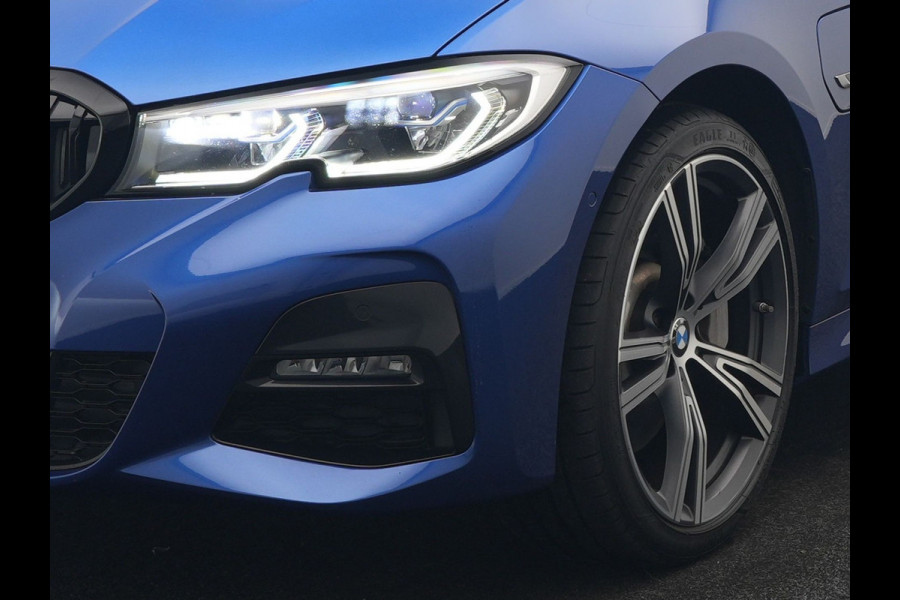 BMW 3 Serie Touring 330e M Sport PHEV 293pk Dealer O.H. | Panodak | Head Up | Laser LED | Adaptief Onderstel | Camera | Alcantara Sportstoelen Memory & Verwarmd | Sfeerverlichting | Apple Carplay | Keyless | Blis | 19"L.M | Virtual | DAB | Plug In