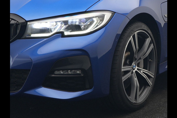 BMW 3 Serie Touring 330e M Sport PHEV 293pk Dealer O.H. | Panodak | Head Up | Laser LED | Adaptief Onderstel | Camera | Alcantara Sportstoelen Memory & Verwarmd | Sfeerverlichting | Apple Carplay | Keyless | Blis | 19"L.M | Virtual | DAB | Plug In