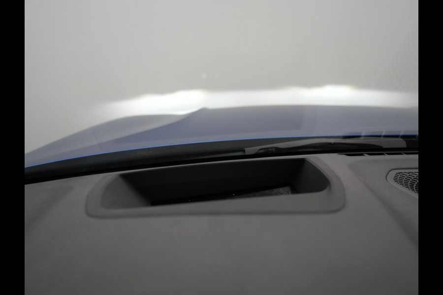 BMW 3 Serie Touring 330e M Sport PHEV 293pk Dealer O.H. | Panodak | Head Up | Laser LED | Adaptief Onderstel | Camera | Alcantara Sportstoelen Memory & Verwarmd | Sfeerverlichting | Apple Carplay | Keyless | Blis | 19"L.M | Virtual | DAB | Plug In