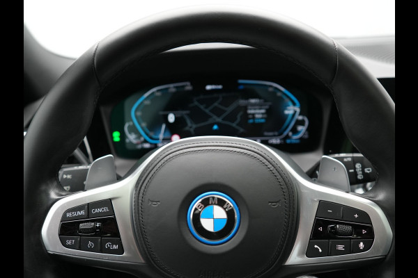 BMW 3 Serie Touring 330e M Sport PHEV 293pk Dealer O.H. | Panodak | Head Up | Laser LED | Adaptief Onderstel | Camera | Alcantara Sportstoelen Memory & Verwarmd | Sfeerverlichting | Apple Carplay | Keyless | Blis | 19"L.M | Virtual | DAB | Plug In