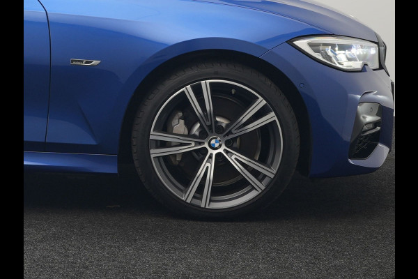BMW 3 Serie Touring 330e M Sport PHEV 293pk Dealer O.H. | Panodak | Head Up | Laser LED | Adaptief Onderstel | Camera | Alcantara Sportstoelen Memory & Verwarmd | Sfeerverlichting | Apple Carplay | Keyless | Blis | 19"L.M | Virtual | DAB | Plug In