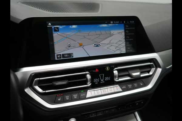 BMW 3 Serie Touring 330e M Sport PHEV 293pk Dealer O.H. | Panodak | Head Up | Laser LED | Adaptief Onderstel | Camera | Alcantara Sportstoelen Memory & Verwarmd | Sfeerverlichting | Apple Carplay | Keyless | Blis | 19"L.M | Virtual | DAB | Plug In