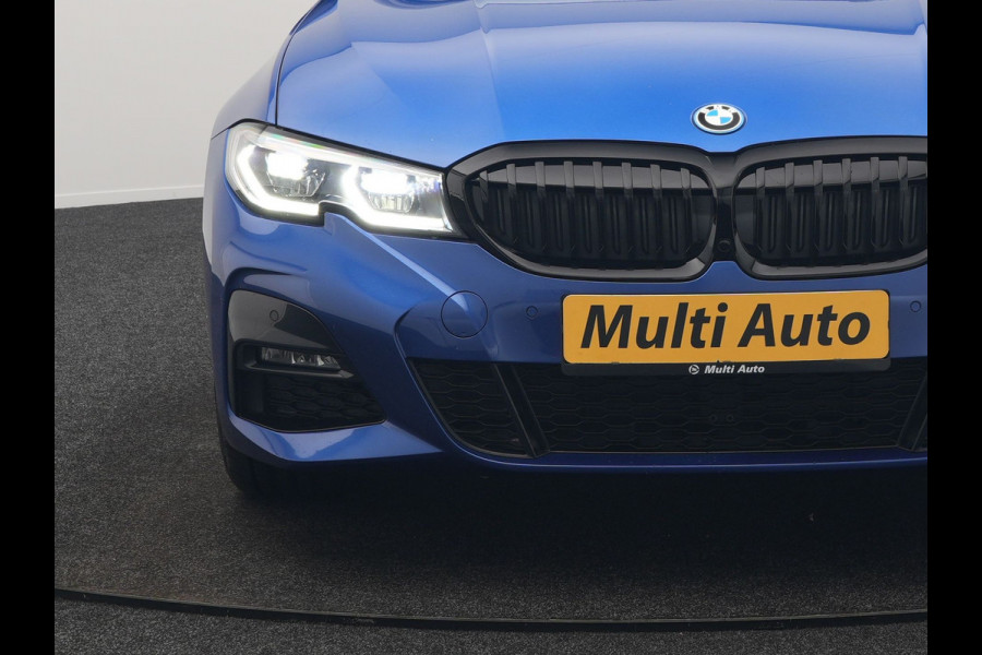 BMW 3 Serie Touring 330e M Sport PHEV 293pk Dealer O.H. | Panodak | Head Up | Laser LED | Adaptief Onderstel | Camera | Alcantara Sportstoelen Memory & Verwarmd | Sfeerverlichting | Apple Carplay | Keyless | Blis | 19"L.M | Virtual | DAB | Plug In