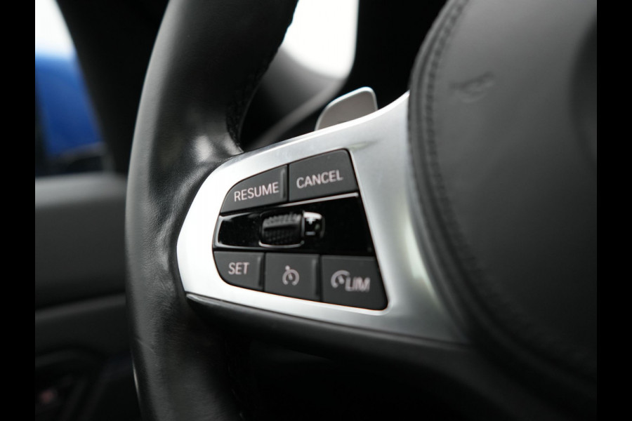 BMW 3 Serie Touring 330e M Sport PHEV 293pk Dealer O.H. | Panodak | Head Up | Laser LED | Adaptief Onderstel | Camera | Alcantara Sportstoelen Memory & Verwarmd | Sfeerverlichting | Apple Carplay | Keyless | Blis | 19"L.M | Virtual | DAB | Plug In