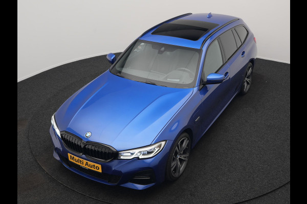 BMW 3 Serie Touring 330e M Sport PHEV 293pk Dealer O.H. | Panodak | Head Up | Laser LED | Adaptief Onderstel | Camera | Alcantara Sportstoelen Memory & Verwarmd | Sfeerverlichting | Apple Carplay | Keyless | Blis | 19"L.M | Virtual | DAB | Plug In