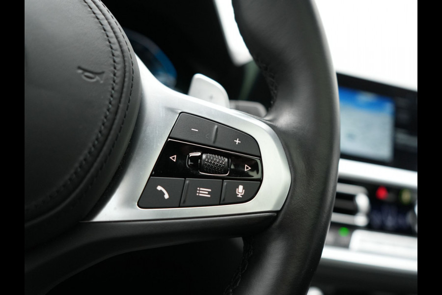 BMW 3 Serie Touring 330e M Sport PHEV 293pk Dealer O.H. | Panodak | Head Up | Laser LED | Adaptief Onderstel | Camera | Alcantara Sportstoelen Memory & Verwarmd | Sfeerverlichting | Apple Carplay | Keyless | Blis | 19"L.M | Virtual | DAB | Plug In