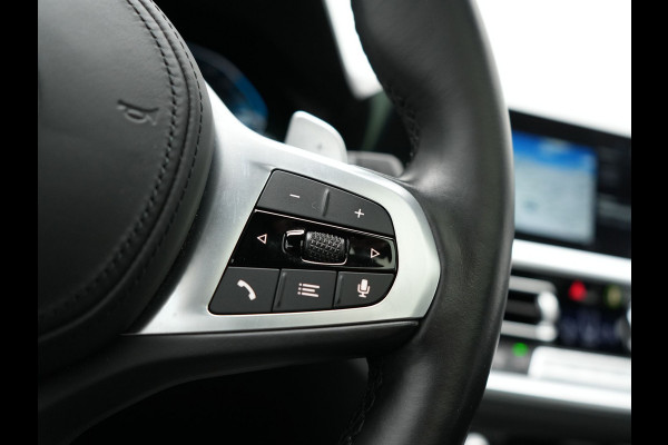 BMW 3 Serie Touring 330e M Sport PHEV 293pk Dealer O.H. | Panodak | Head Up | Laser LED | Adaptief Onderstel | Camera | Alcantara Sportstoelen Memory & Verwarmd | Sfeerverlichting | Apple Carplay | Keyless | Blis | 19"L.M | Virtual | DAB | Plug In