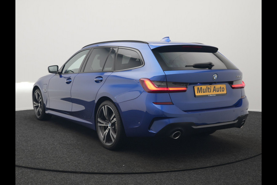 BMW 3 Serie Touring 330e M Sport PHEV 293pk Dealer O.H. | Panodak | Head Up | Laser LED | Adaptief Onderstel | Camera | Alcantara Sportstoelen Memory & Verwarmd | Sfeerverlichting | Apple Carplay | Keyless | Blis | 19"L.M | Virtual | DAB | Plug In