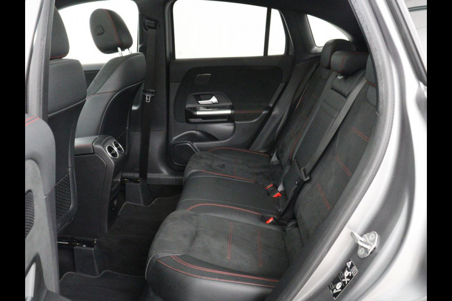 Mercedes-Benz GLA 250e AMG Limited | Panoramadak | Trekhaak | Adaptive cruise | Stoelverwarming | Memory | Matrix LED | Leder/Alcantara | Navigatie | Camera | Sfeerverlichting | PHEV | Plug In