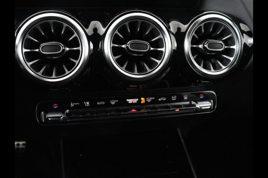Mercedes-Benz GLA 250e AMG Limited | Panoramadak | Trekhaak | Adaptive cruise | Stoelverwarming | Memory | Matrix LED | Leder/Alcantara | Navigatie | Camera | Sfeerverlichting | PHEV | Plug In