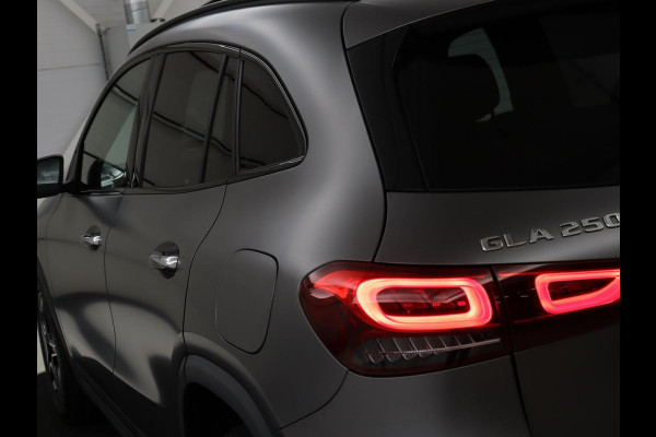 Mercedes-Benz GLA 250e AMG Limited | Panoramadak | Trekhaak | Adaptive cruise | Stoelverwarming | Memory | Matrix LED | Leder/Alcantara | Navigatie | Camera | Sfeerverlichting | PHEV | Plug In