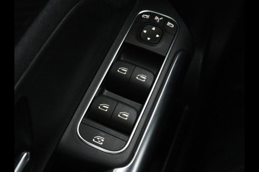 Mercedes-Benz GLA 250e AMG Limited | Panoramadak | Trekhaak | Adaptive cruise | Stoelverwarming | Memory | Matrix LED | Leder/Alcantara | Navigatie | Camera | Sfeerverlichting | PHEV | Plug In