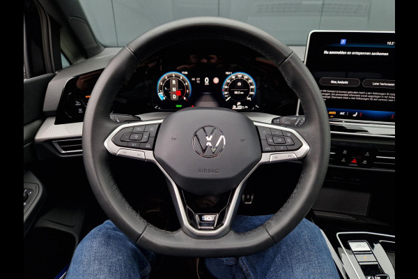 Volkswagen Golf 1.5 eHybrid 50 Edition /Panoramadak /IQ drive /IQ Light