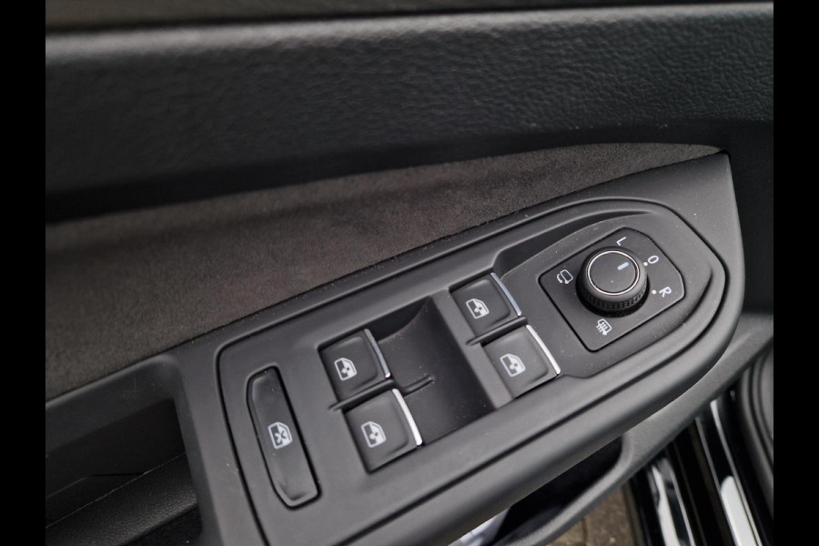 Volkswagen Golf 1.5 eHybrid 50 Edition /Panoramadak /IQ drive /IQ Light