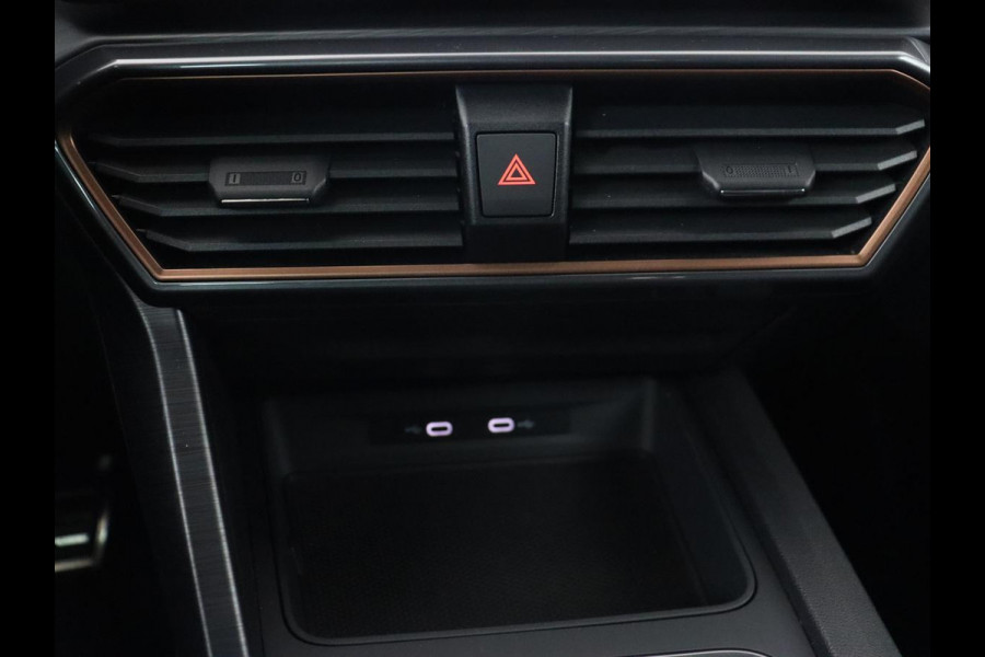 CUPRA Formentor 2.0 TSI 4DRIVE | 310pk | Stoelverwarming | Trekhaak | Camera | Adaptive cruise | 19'' | Sfeerverlichting | Keyless | Full LED | Sportstoelen | Stuurverwarming | DAB