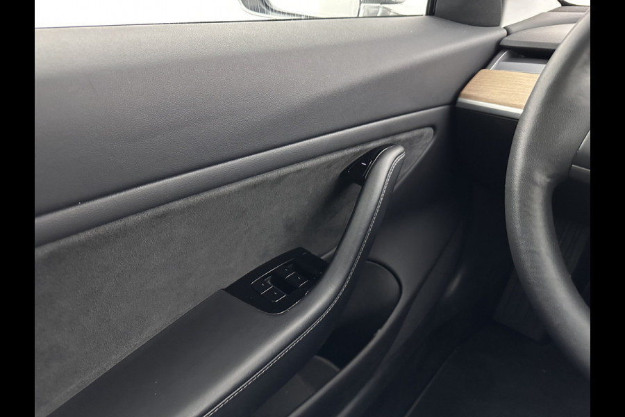 Tesla Model 3 Standard RWD Plus 60 kWh [ 3-Fase ] {SOH-80%} (INCL-BTW) Aut. *PANO | AUTO-PILOT | LEATHER | KEYLESS | FULL-LED | MEMORY-PACK | TOP-VIEW | DAB | CARPLAY | DIGI-COCKPIT | LANE-ASSIST | COMFORT-SEATS | TOWBAR | 18"ALU*