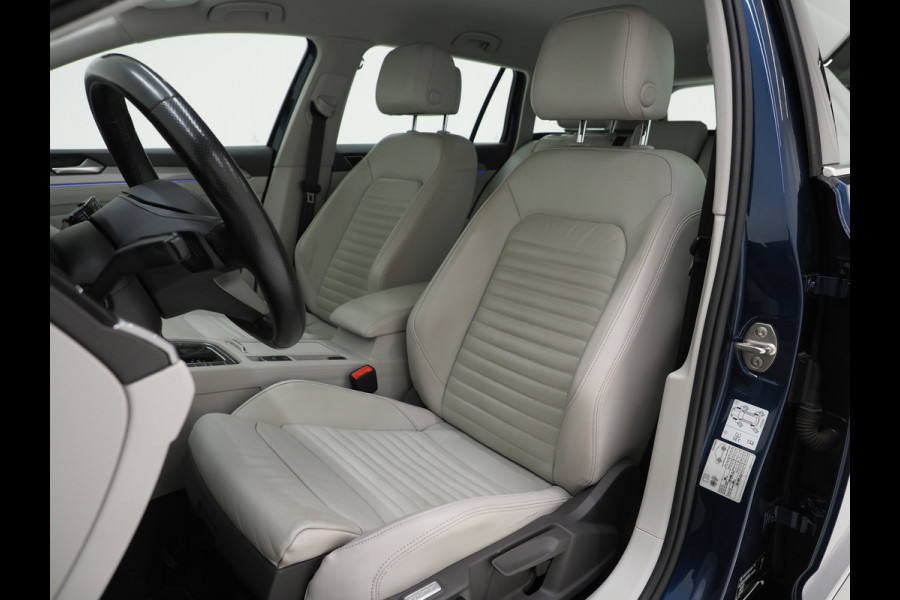 Volkswagen Passat Variant 1.4 TSI PHEV GTE | Leder | Trekhaak | Adaptive Cruise | Sfeerlicht | DAB | Climate | Matrix | Carplay