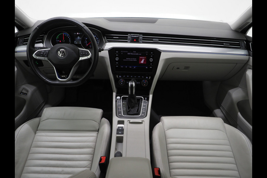 Volkswagen Passat Variant 1.4 TSI PHEV GTE | Leder | Trekhaak | Adaptive Cruise | Sfeerlicht | DAB | Climate | Matrix | Carplay