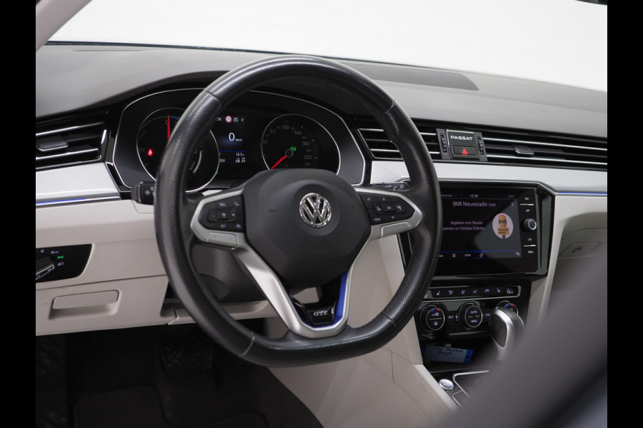 Volkswagen Passat Variant 1.4 TSI PHEV GTE | Leder | Trekhaak | Adaptive Cruise | Sfeerlicht | DAB | Climate | Matrix | Carplay