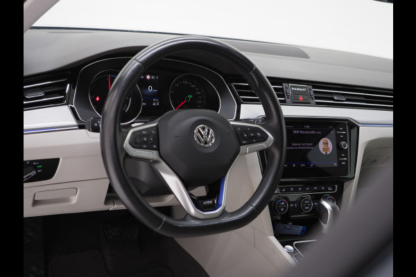 Volkswagen Passat Variant 1.4 TSI PHEV GTE | Leder | Trekhaak | Adaptive Cruise | Sfeerlicht | DAB | Climate | Matrix | Carplay