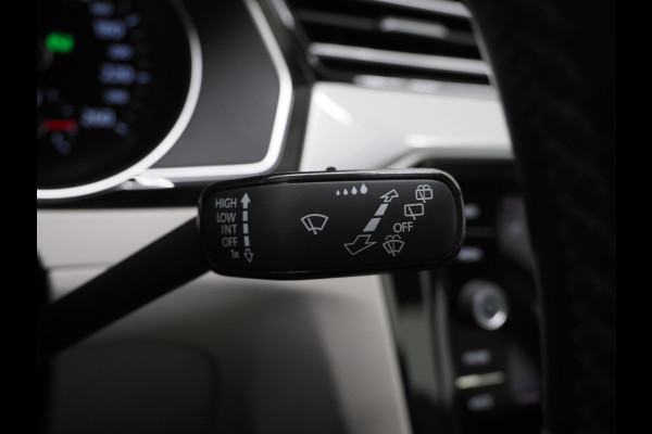 Volkswagen Passat Variant 1.4 TSI PHEV GTE | Leder | Trekhaak | Adaptive Cruise | Sfeerlicht | DAB | Climate | Matrix | Carplay
