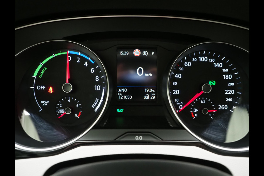 Volkswagen Passat Variant 1.4 TSI PHEV GTE | Leder | Trekhaak | Adaptive Cruise | Sfeerlicht | DAB | Climate | Matrix | Carplay