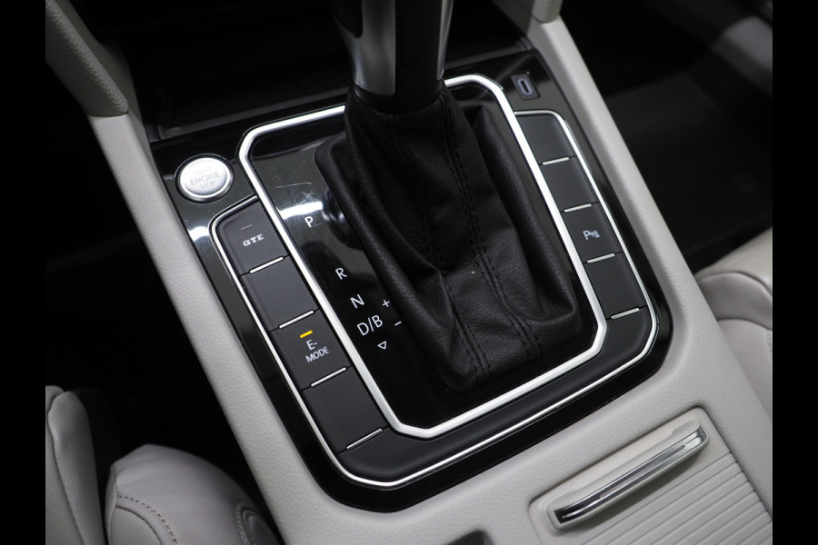 Volkswagen Passat Variant 1.4 TSI PHEV GTE | Leder | Trekhaak | Adaptive Cruise | Sfeerlicht | DAB | Climate | Matrix | Carplay