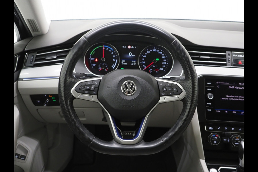 Volkswagen Passat Variant 1.4 TSI PHEV GTE | Leder | Trekhaak | Adaptive Cruise | Sfeerlicht | DAB | Climate | Matrix | Carplay