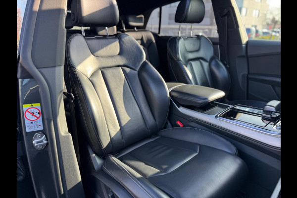 Audi Q8 55 TFSI quattro S Line 340 PK Pano Leder Camera Trekhaak